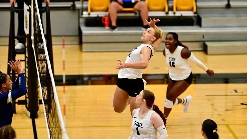 Yellow Jackets earn four-set victory over Bears