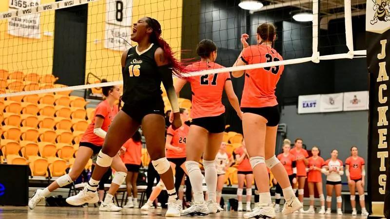 Yellow Jackets sweep Bobcats at home
