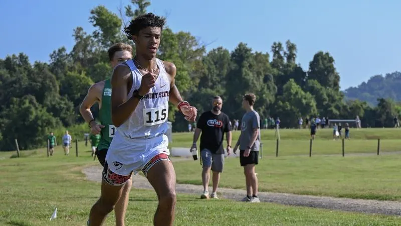 Tanouye Claims Victory at Louisville Cross Country Classic