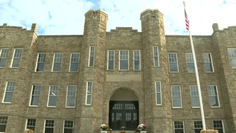 The 1982 Foundation to turn old Calhoun County High School into Grantsville community hub