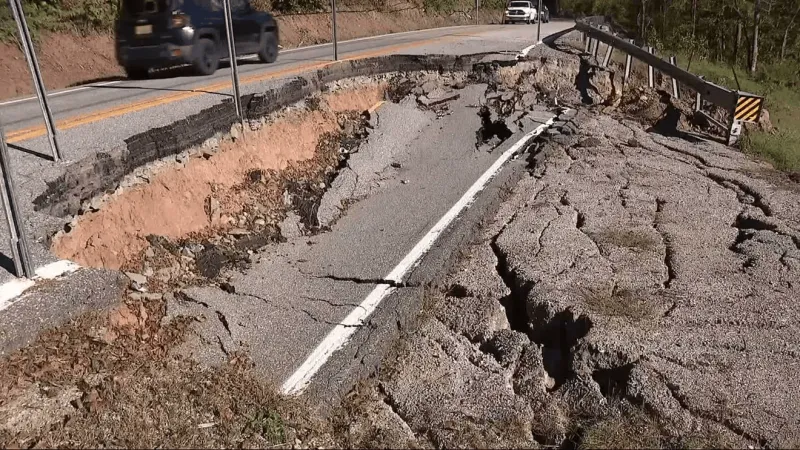 Half of Route 33 into Calhoun County slips over bank, forcing alternating traffic