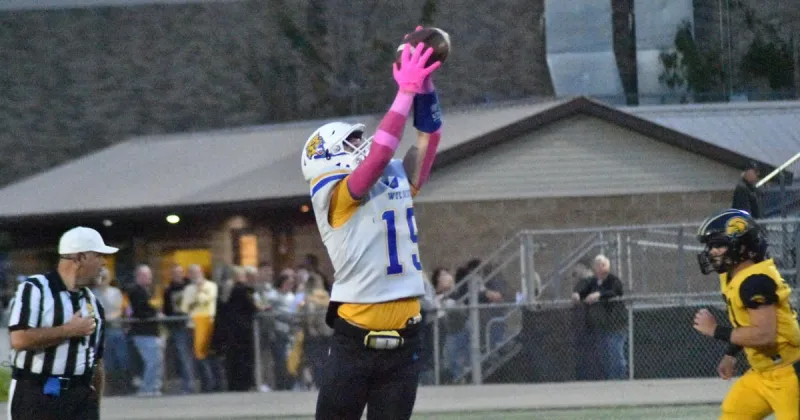 Prep football: Frye's late rushing score gives Logan 22-15 win at Scott