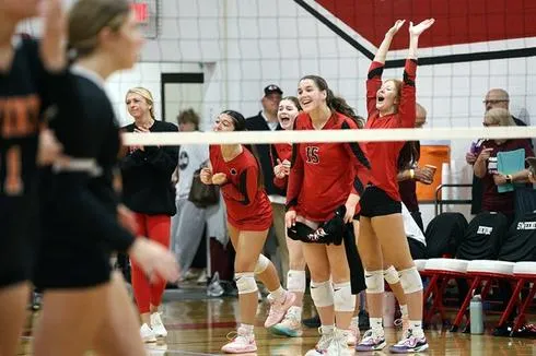 Bridgeport Volleyball Picks Up Win at Weekend Tournament
