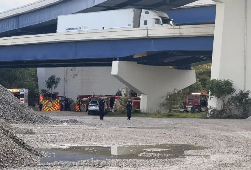 Vehicle leaves interstate, one dead