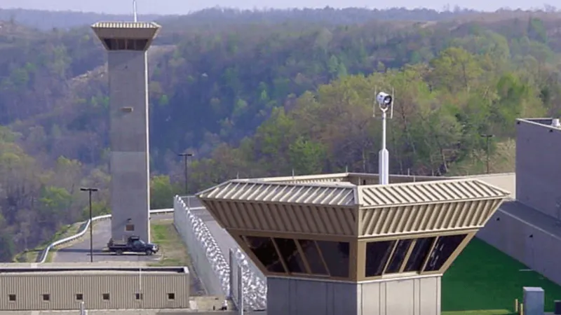 USP Big Sandy inmate sentenced after attacking prison guard, federal prosecutors say