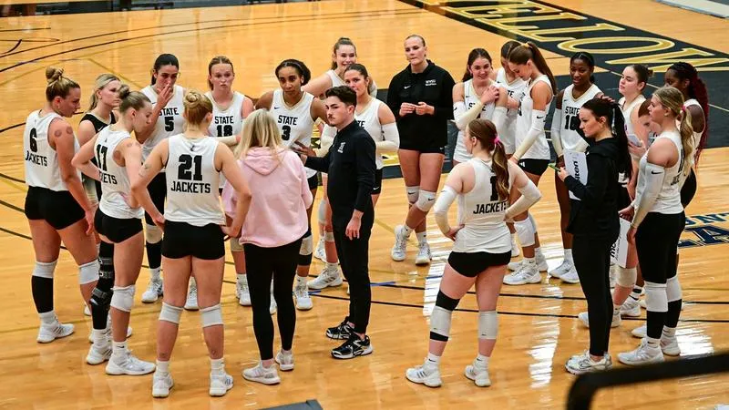 Yellow Jackets drop road contest to Mountain Lions