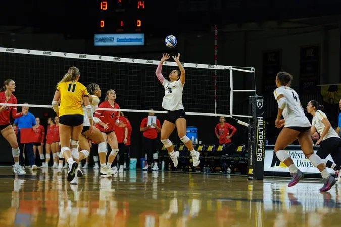 Hilltoppers Sweep Davis & Elkins, Extend Winning Streak to Four