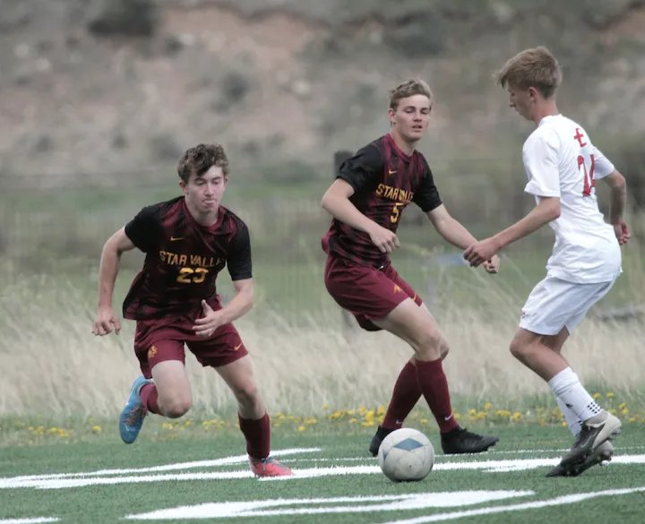 Soccer teams eliminated at Regionals