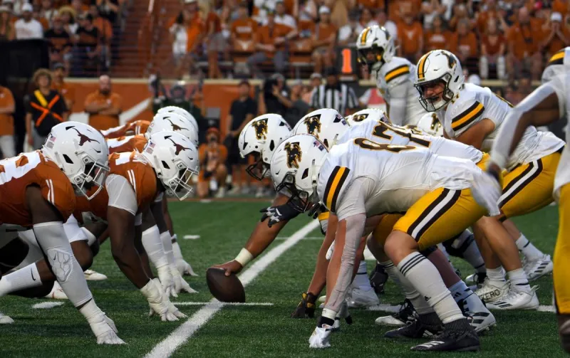 Wyoming Adds Nearly 300 Pounds to '27 Recruiting Class