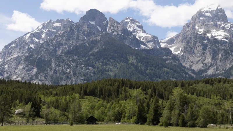 Visitors of GTNP reminded to take alternate Taggart Lake Trail this summer