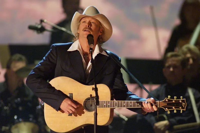 Alan Jackson Signed His First Record Deal Almost Exactly 37 Years Before His Final Show
