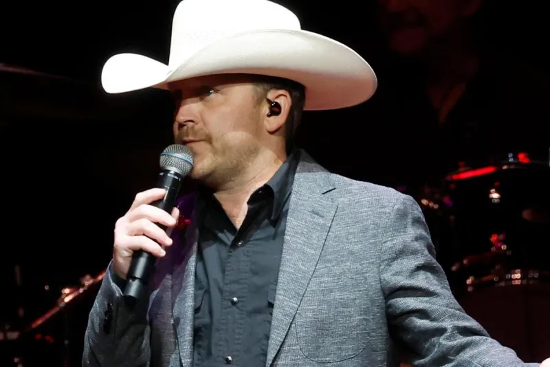 Justin Moore Says His Drinking Spiraled Into a 'Vicious Cycle' During the COVID-19 Pandemic