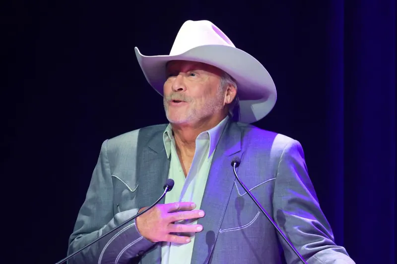 These Country Singers Are Living With Serious Chronic Illness
