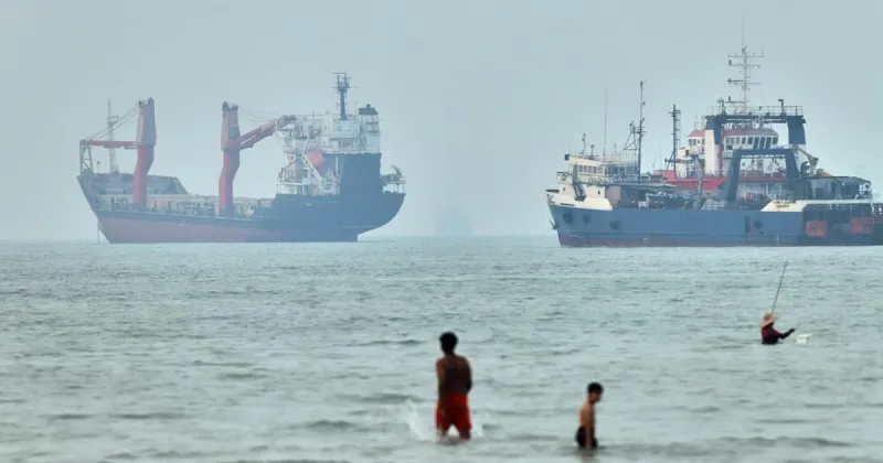 Iran, Oman working on a plan to reopen the Strait of Hormuz