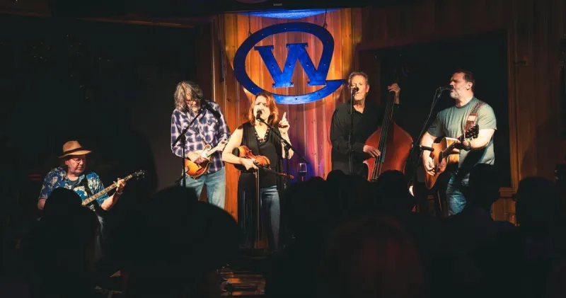 SteelDrivers move intimate Wort crowd