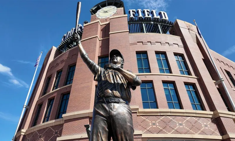 Larry Walker statue unveiled at Coors Field