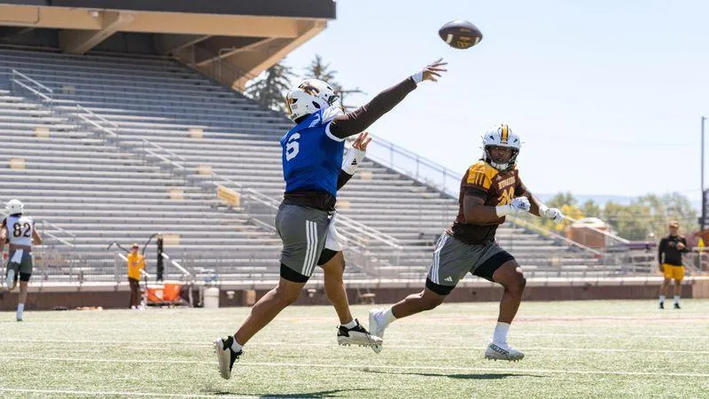 Pokes Insider: Tyler Hughes, Wyoming offense make statement in final scrimmage