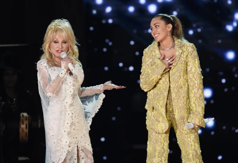 Miley Cyrus Mourns the Death of Dolly Parton