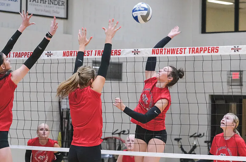 Trapper volleyball starts season 3-1