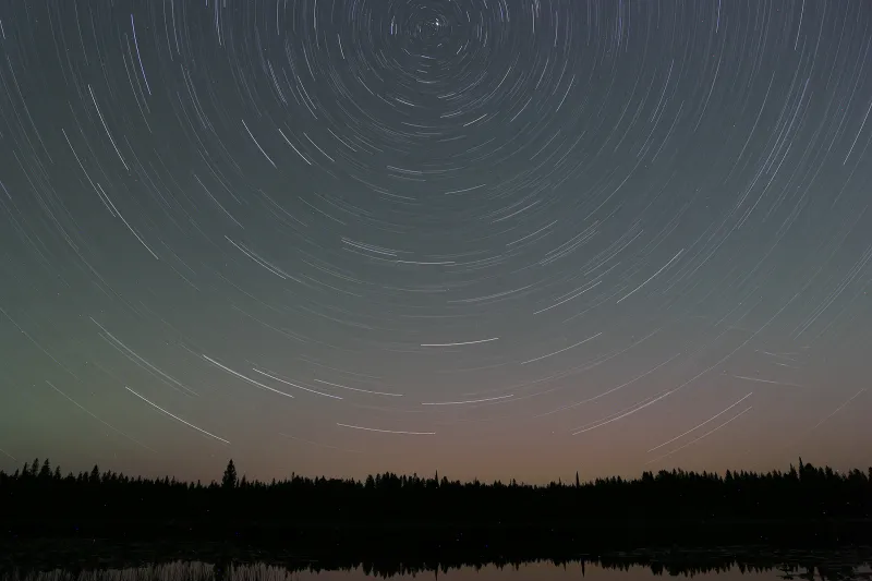 Mountain frames highlight abundant stars