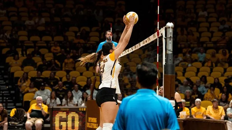 Cowgirls Bounce Back in Four Set Win Against Eastern Illinois