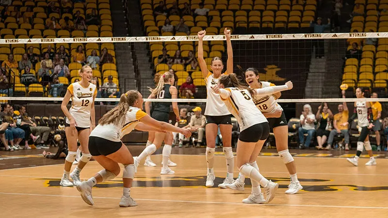 Cowgirls use crowd energy in 2-0 start