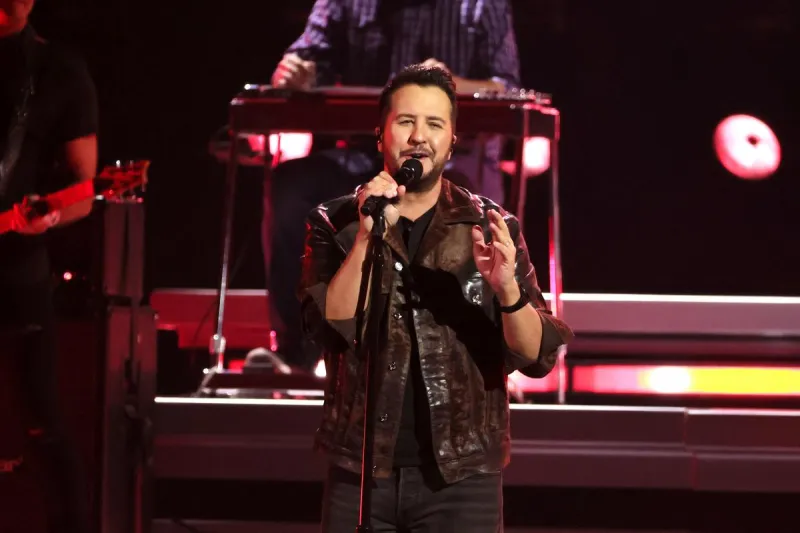 Luke Bryan Reveals Who Would Leak 'Signs' Album Before Release