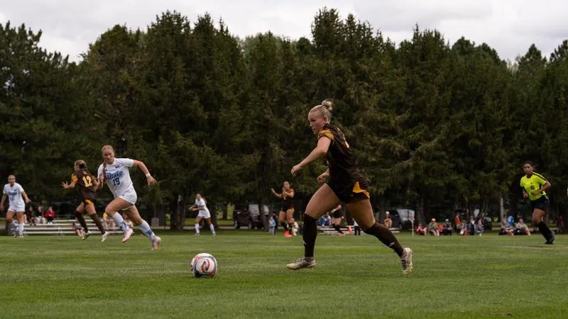Soccer Rallies Past Grizzlies, 3-1