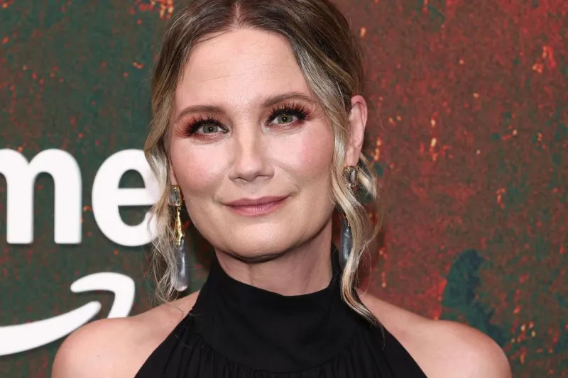 Watch Jennifer Nettles Sing 'Go Rest High On That Mountain' For Those Lost On 9/11