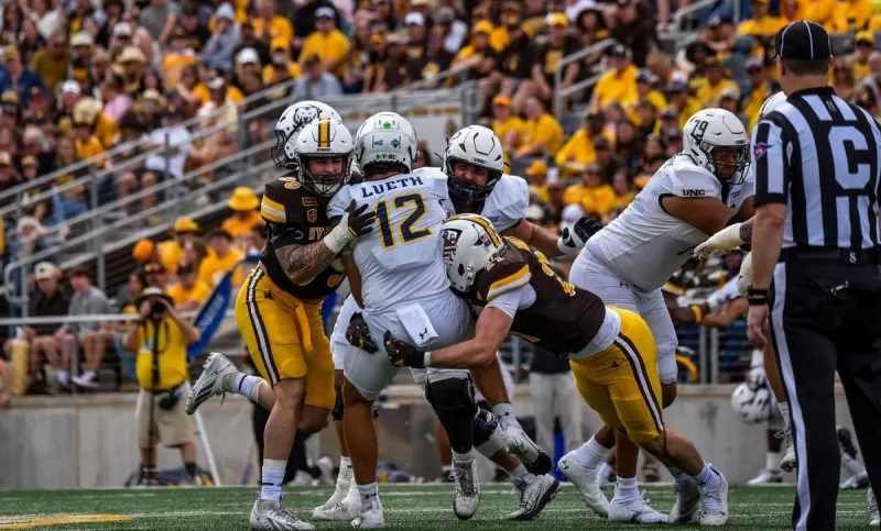 Pokes Headed to 'Mitten' For Saturday Afternoon Showdown