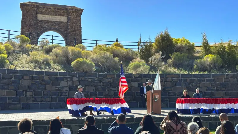33 new U.S. citizens sworn in at Yellowstone ceremony