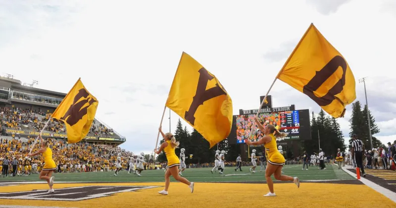 Game Preview: Wyoming hits the road to take on Central Michigan