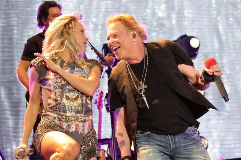 Carrie Underwood, Guns N' Roses Reunite