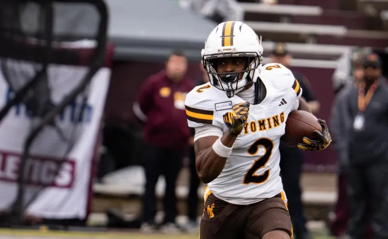 Hawaii Notebook: What About Those Wyoming Receivers?