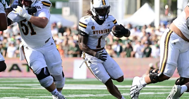 Cowboys' running back Samuel Harris's leg is fully charged