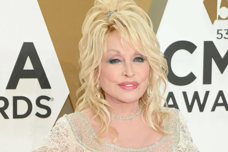 The Real Story Behind Dolly Paton's "Jolene"