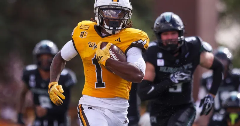 Wyoming shuts down Hawaii; runs over Rainbow Warriors to win MW opener
