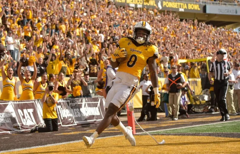 Two-Headed Monster in Pokes' Backfield Comes to Life