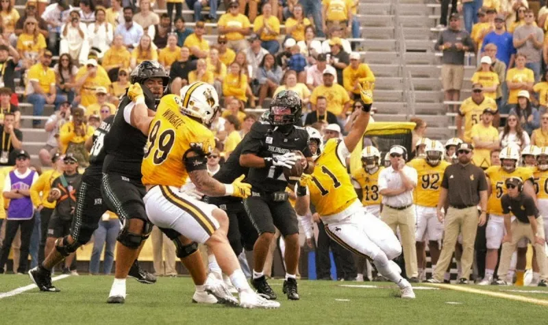 Cowboys Down Hawaii 27-10 in Conference Opener