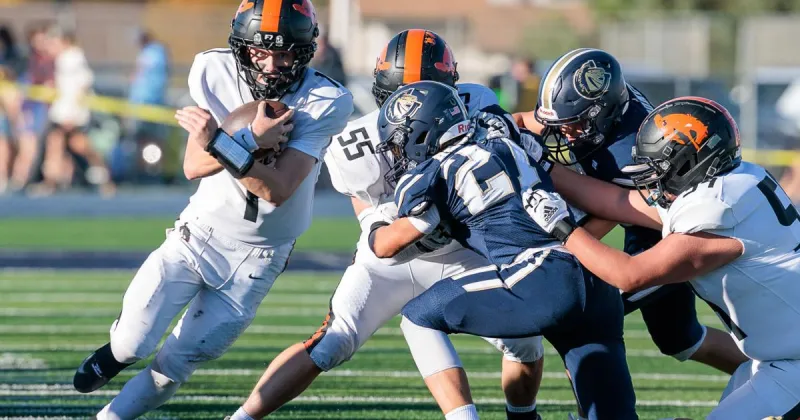 Cody defeats Jackson in high-flying 'Battle of the Broncs'