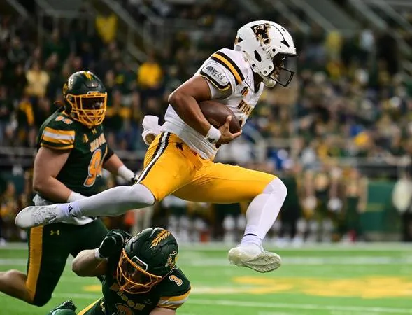 Wyoming blanked 28-0 by North Dakota State in first trip to Fargodome