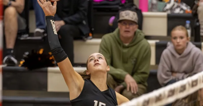 Volleyballers walled by Evanston at home
