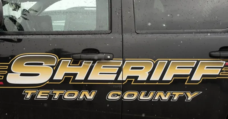 Snow seeks expanded ICE role in sheriff race