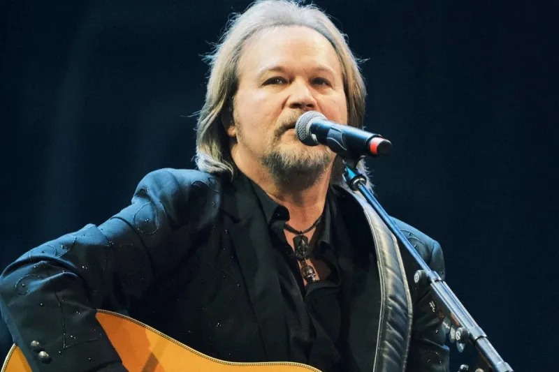 Travis Tritt Battling Pneumonia, Cancels Shows