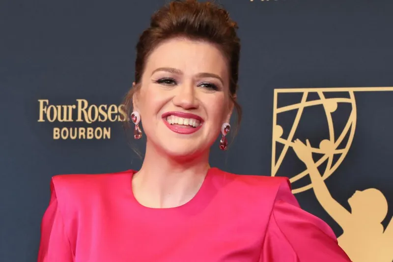 Kelly Clarkson Blasts Brooklyn Boutique For Assuming She Couldn't Afford Their Item