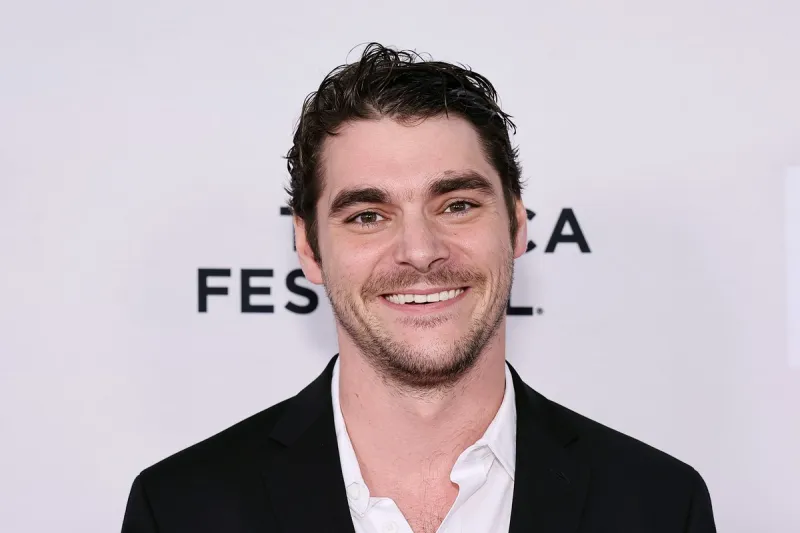 'Breaking Bad' Star RJ Mitte Dead at 34