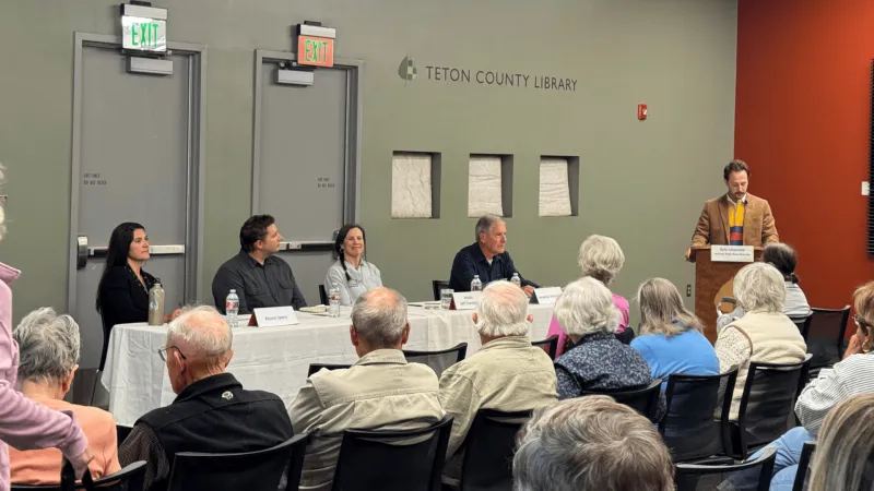 Town Council candidates share platforms at voter forum