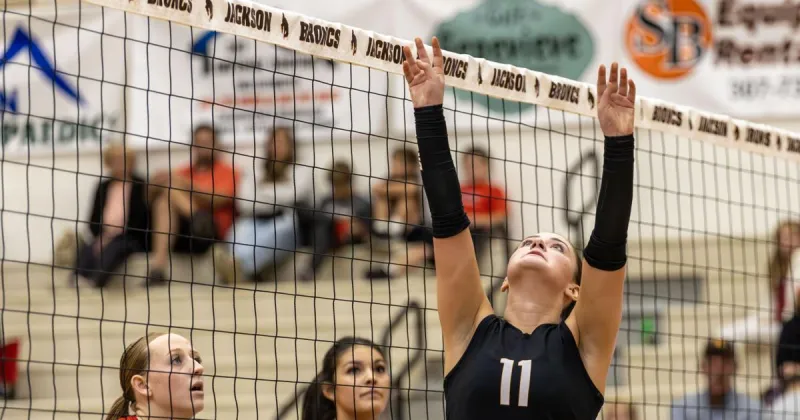 Volleyball stumbles after winning first sets