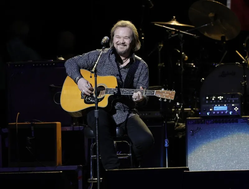 Travis Tritt Prepares to Return to Stage After Pneumonia