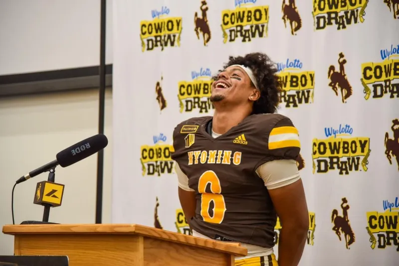 Hughes Named MW Player of the Week After 4-Touchdown Performance